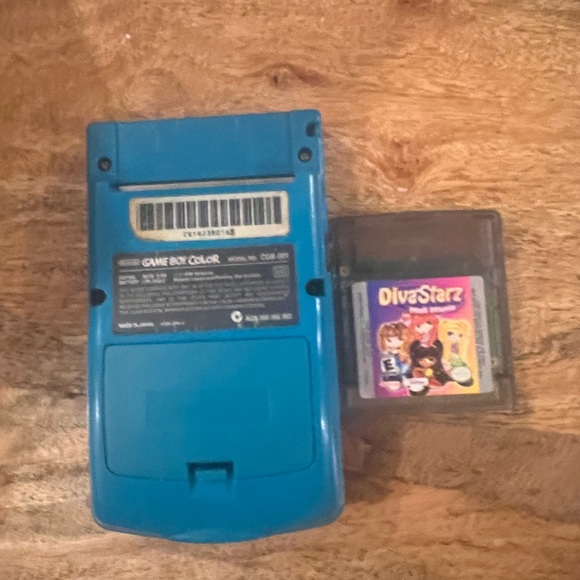 Game boy color with free game - Picture 2 of 2